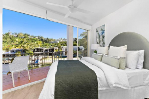 Riverfront 2 Bedroom Penthouse, steps from Hastings Street - by Stay Noosa